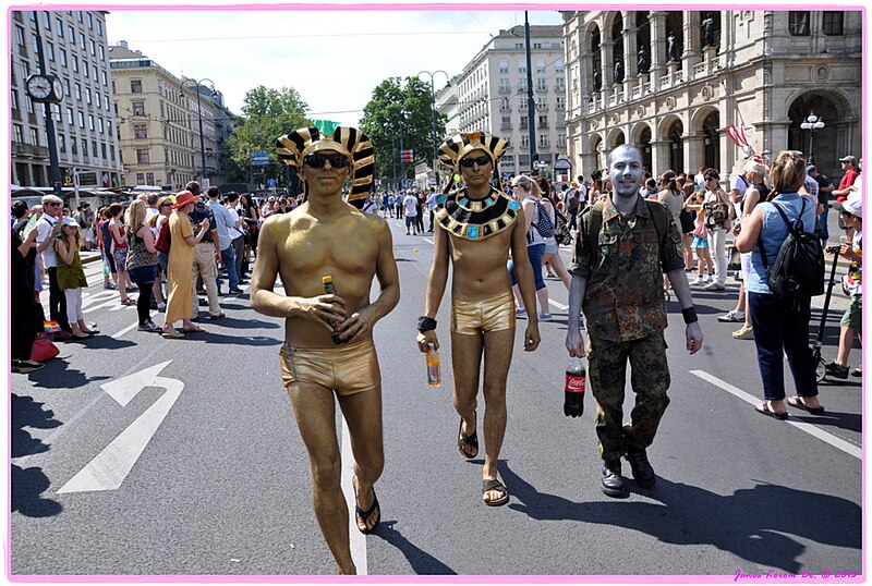 File:Regenbogenparade 2013 Wien (303) (9049729653).jpg