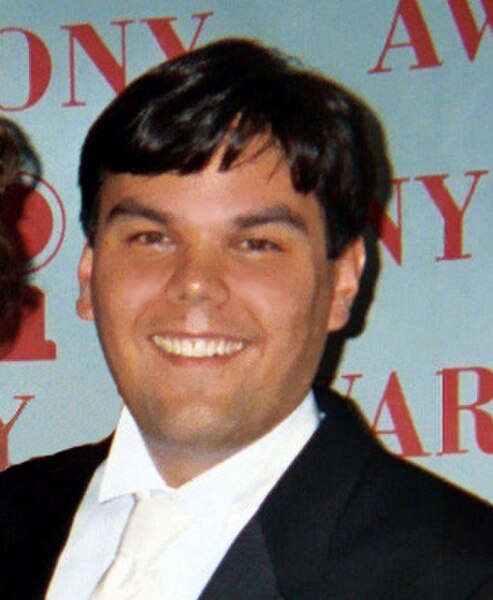 Lopez receiving his Tony Award in 2004