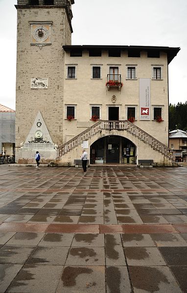 File:SAC 2198 pieve di cadore palazzo della magnifica comunità di cadore.JPG