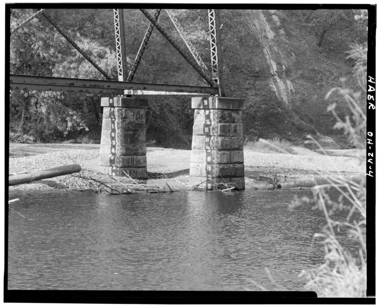 File:STONE MASONRY PEDESTALS OF TOWER -5 - Forty-sixth Street Bridge, Spanning Ashtabula River, Ashtabula, Ashtabula County, OH HAER OHIO,4-ASH,1-4.tiff