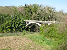 Der Fluss Saison in Autevielle