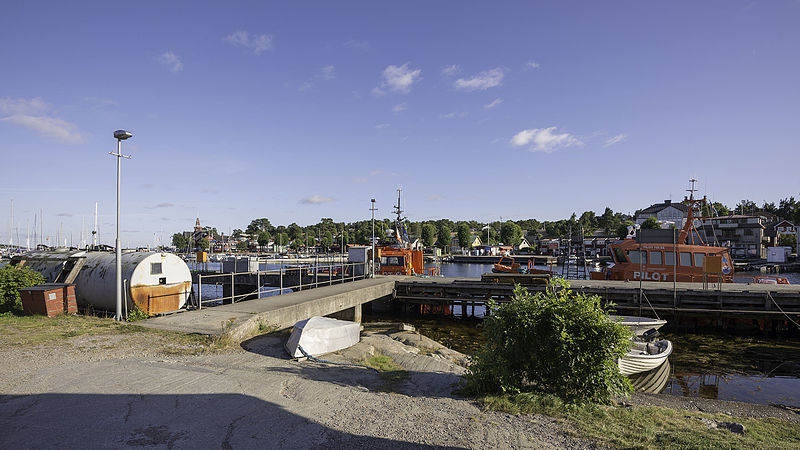 File:Sandhamn August 2015 08.jpg