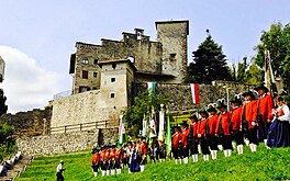 La Schützenkompanie Castelam presso il castello di Castellano.