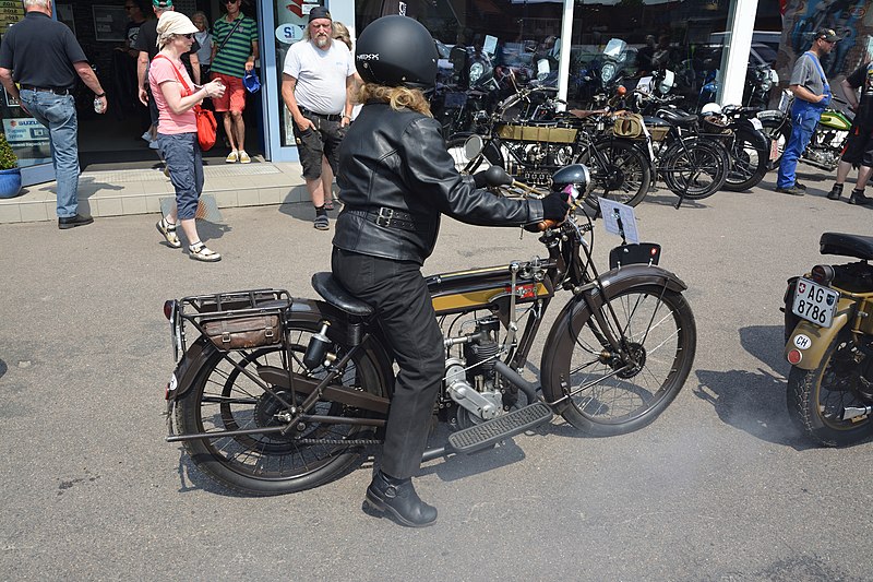 File:Schleswig-Holstein, Wilster, Zehnte Internationale VFV ADAC Zwei-Tage-Motorrad-Veteranen-Fahrt-Norddeutschland und 33te Int-Windmill-Rally NIK 3902.jpg