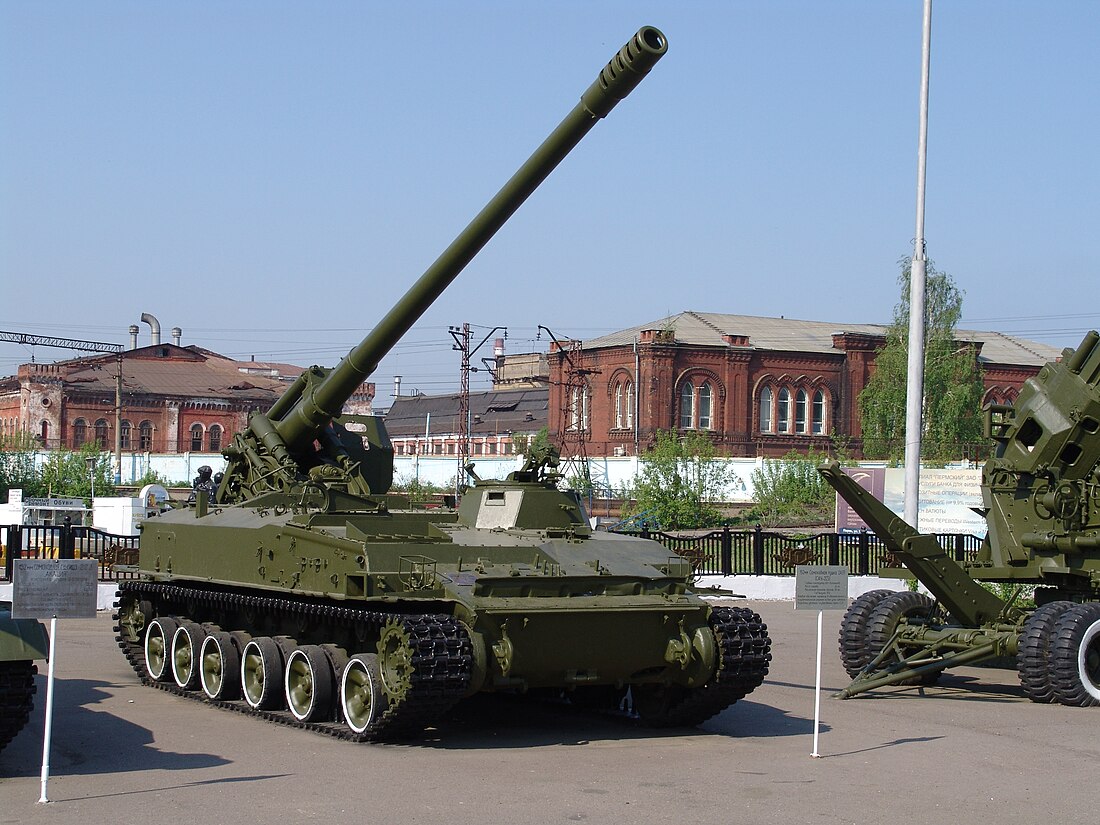 File:Self-propelled gun 2S5 "Giatsint-S" with 152-mm gun 2A37..JPG