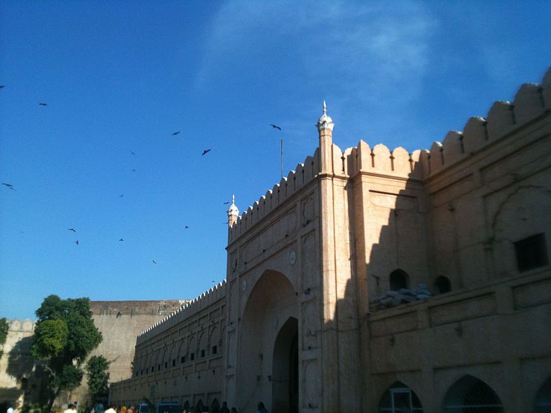 File:Shahi Qila far away view.JPG