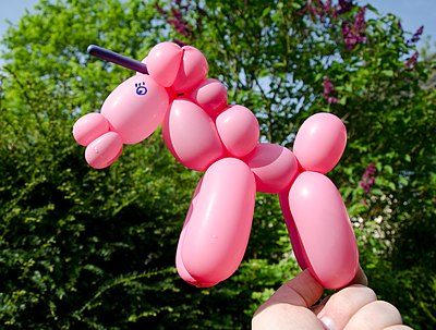 This single balloon horse includes a horn to resemble a unicorn.