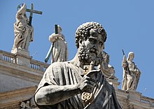 Statue of St. Peter in St. Peter's Square at the Vatican Statua di San Pietro realizzata da Giuseppe De Fabris - Piazza di San Pietro.jpg