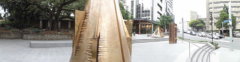 File:Statues from Expo '88, formerly in King George Square - panoramio.jpg