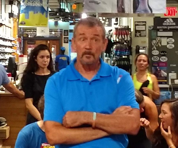 Steve Jones speaking to a running group in Boston, August 2018