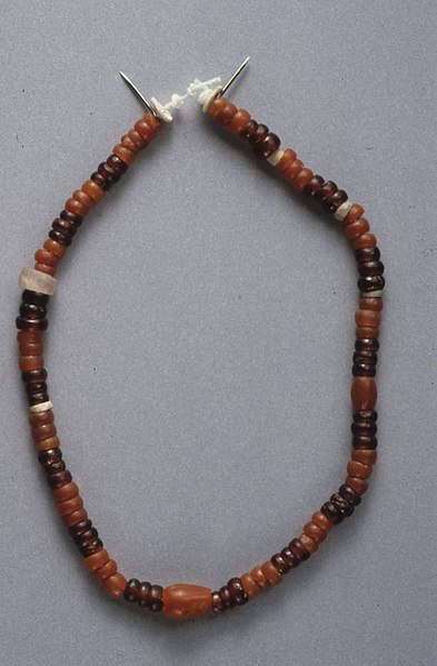 File:String of beads MET 99.4.4 01-19-01.jpg