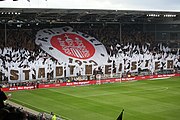 English: Supporters in Millerntor-Stadion / at FC St. Pauli; game against Vfl Osnabrück at 2020-03-01; Sankt Pauli won 3-1 Deutsch: Fans im Millerntor-Stadion / beim FC St. Pauli; Spiel gegen den Vfl Osnabrück am 1.3.2020}, St. Pauli gewann 3:1