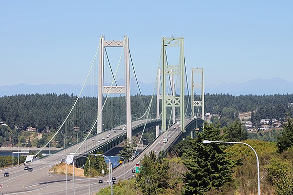 The bridges in 2015, as seen from the Tacoma side. 1950 bridge on the right, 2007 bridge on the left.