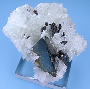 Tetrahedrite, Hübnerite, Quartz - 176605.jpg