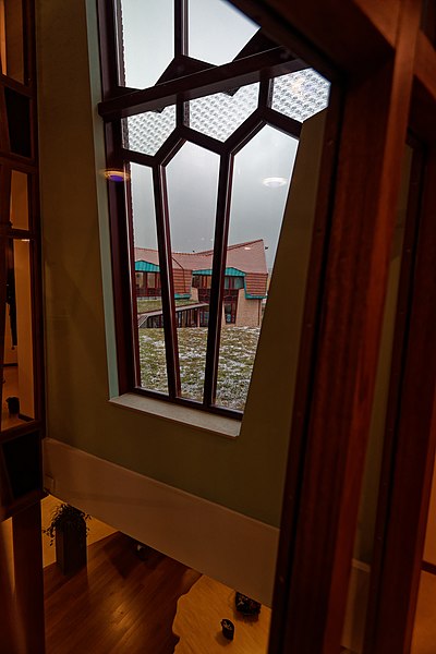 File:Texel - Den Burg - Emmalaan - Town Hall - Gemeentehuis 2010 - View through Anthroposophical Window above the Entrance.jpg