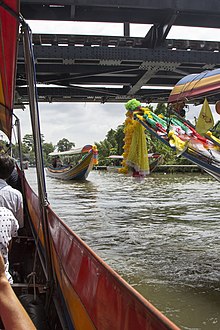 Tour tourists on the canal Thailand 2015 (20850319511).jpg