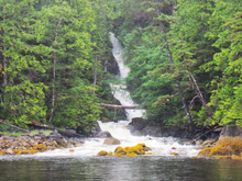 File:The_cascades_at_the_head_of_Hevenor_Inlet.webp