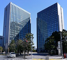 Mitsui Sumitomo Insurance Groupin ja Sumitomo Chemicalin päärakennus Tokiossa.