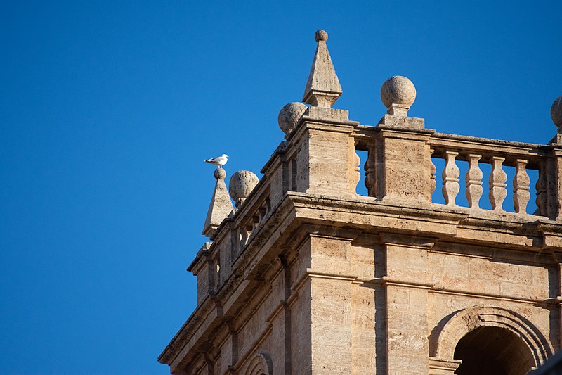 File:Torre oeste de la iglesia de San Miguel de los Reyes 01.jpg