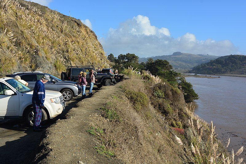 File:Tourists looking at the mouth of the Russian River.jpg