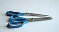 DescriptionRickjpelleg/gallery Triple-blade shears with a 0.8 mm middle blade, for copper-foil glasswork. For lead-came a 1.6 mm wide middle blade (shown next to the shears) is used. Manufactured by Mika International, inc. Date March 3, 2006 Source This file is lacking source information. Please edit this file's description and provide a source. Author RickP 13:06, 23 September 2006 (UTC) Permission (Reusing this file) GFDL & CC-BY 2.5. Other versions paper_cut_with_triple_blade_pattern_shear_for_glasswork_0.8mm_wide_01.jpg