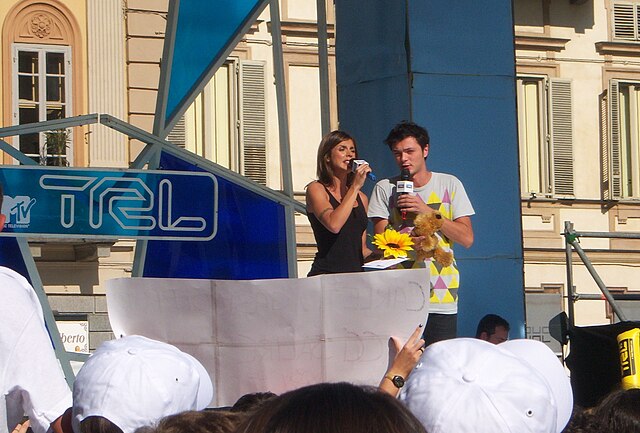 2009's TRL presenters: Carlo Pastore and Elisabetta Canalis.