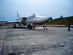 Подсоединение водила к передней стойке Ту-22М3