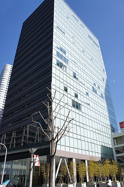 File:UMEDA GATE TOWER.JPG