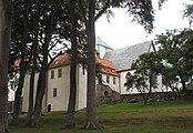 Utsteinin luostari Klosterøyn saarella.