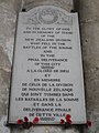 Tableta conmemorativa de la Primera Guerra Mundial a las fuerzas de Nueva Zelanda en la Catedral de Amiens.JPG