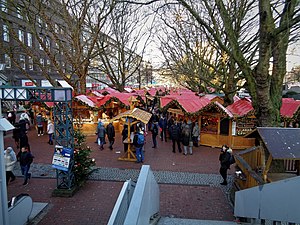 Weihnachtsmarkt Holstenplatz 2017.jpg