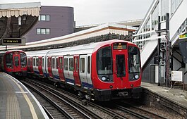 Stasiun tube Westbourne Park MMB 01 S Stock.jpg