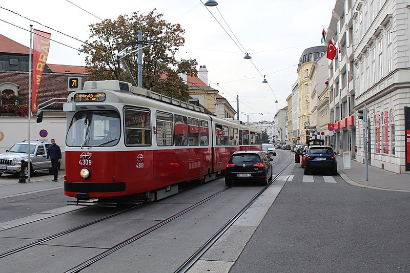 File:Wien-wiener-linien-sl-71-1115678.jpg