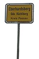 Zeichen 310 - Ortstafel Eberhardsberg, Gemeinde Büchlberg, Kreis Passau, 2016.jpg