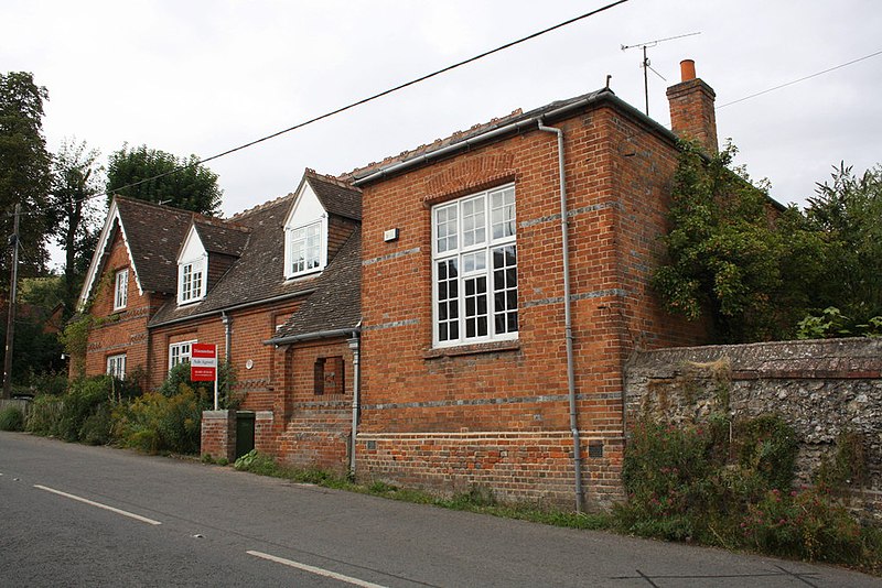 File:'The Old School', Streatley Hill - geograph.org.uk - 4276473.jpg