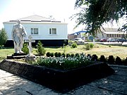 Братська могила радянських воїнів, с. Смирнове, в центрі села, Більмацький р-н, Запорізька обл.jpg