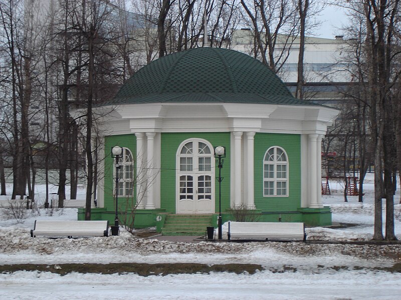 File:Москва, Екатерининский парк. Ротонда (Шахматный павильон) (2).jpg