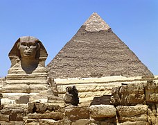 Le Sphinx devant la pyramide de Khéphren.