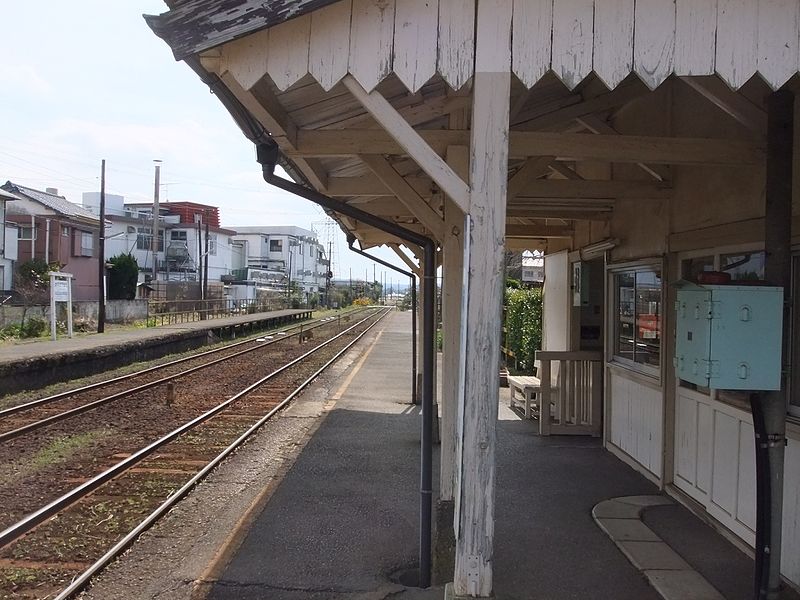 File:上総山田駅(ホーム).jpg