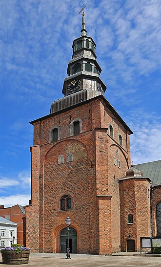 St. Mary's Church, Ystad. External view 00 0925 Ystad (Sudschweden) - Sankta Maria kyrka.jpg