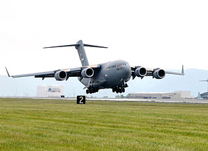 137th Airlift Squadron - C-17 Globemaster III arriveert.jpg