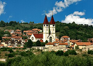 Gjakova: Geographie, Geschichte, Bevölkerung