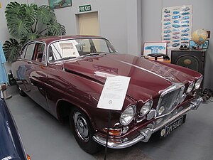 1963_Jaguar_Mk_X_(26156398399)