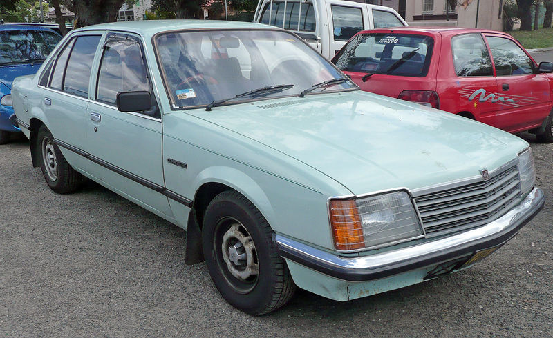 800px-1978-1980_Holden_VB_Commodore_3.3_sedan_01.jpg