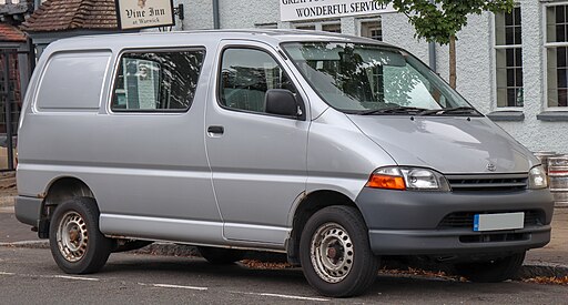 2001 Toyota HiAce Powervan GS SWB 2.4 Front