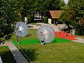 Beim Technorama in Winterthur: Plastik-Kugeln, in die Kinder hineinpassen