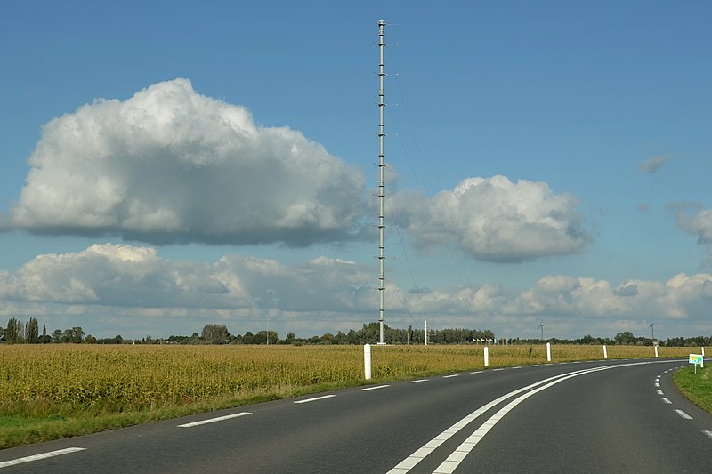 File:213 m high Meteomast at Cabauw for meteorologic survey in a typical Dutch polderlandscape with nice Dutch sky - panoramio.jpg