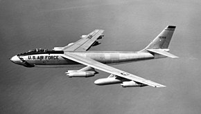飛行するB-47E-55-BW 51-2394号機 (第22爆撃航空団所属、1960年撮影)