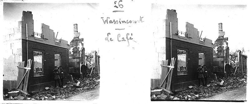 File:26. Wassincourt (Vassincourt). Le café - Fonds Berthelé - 49Fi64.jpg