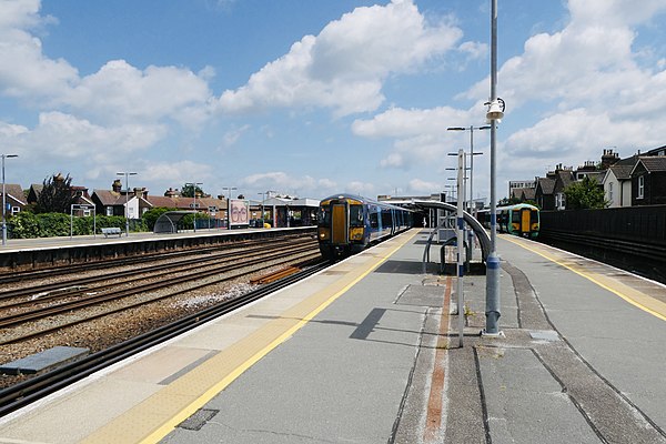 Southeastern and Southern services at Tonbridge, looking east in 2021